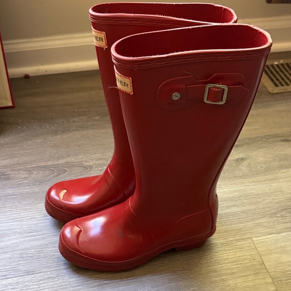 Hunter kids’ Bold Red Rain Boots - Picture 4 of 4